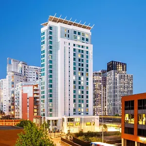 radisson-blu-cardiff.cardiffhotelswales.com/