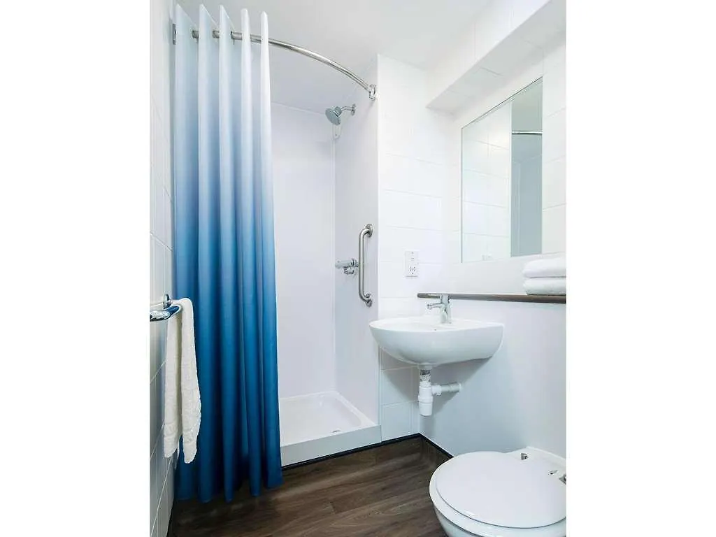 Travelodge London City Airport 3*,