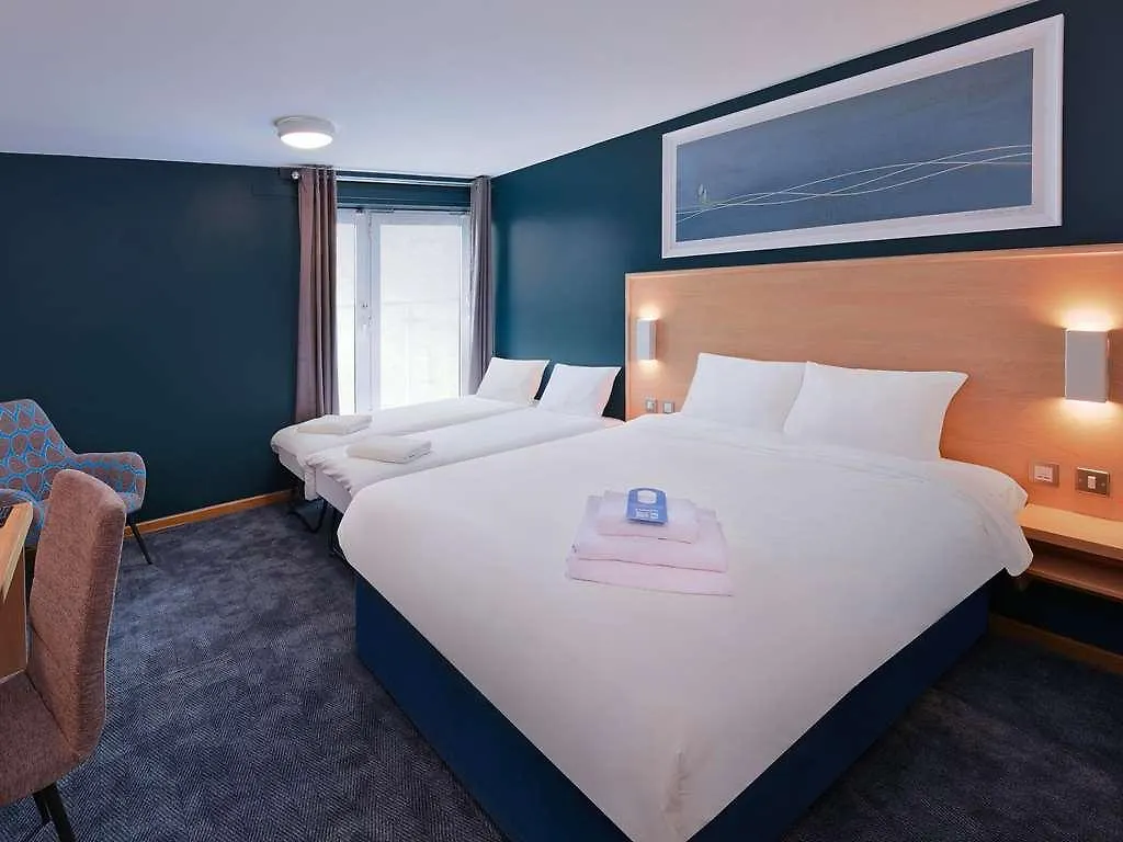 Travelodge London City Airport 3*,